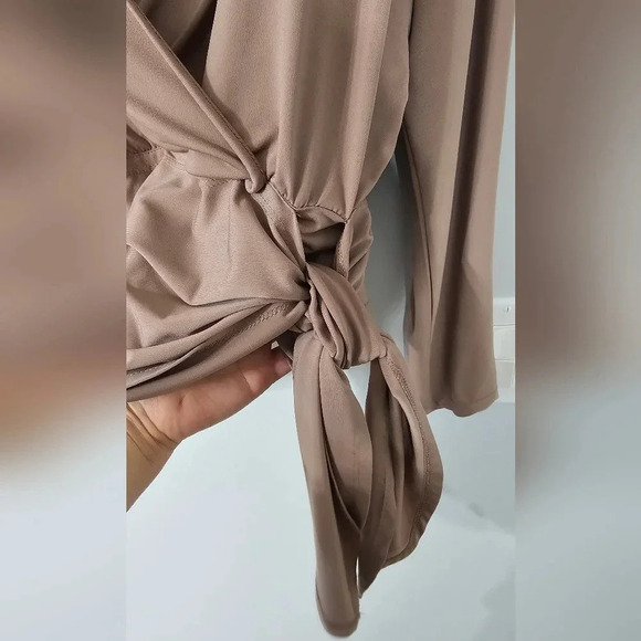 Buckle Top, Surplice Side Tie Top WILLOW & ROOT Size, XL - Picture 10 of 10